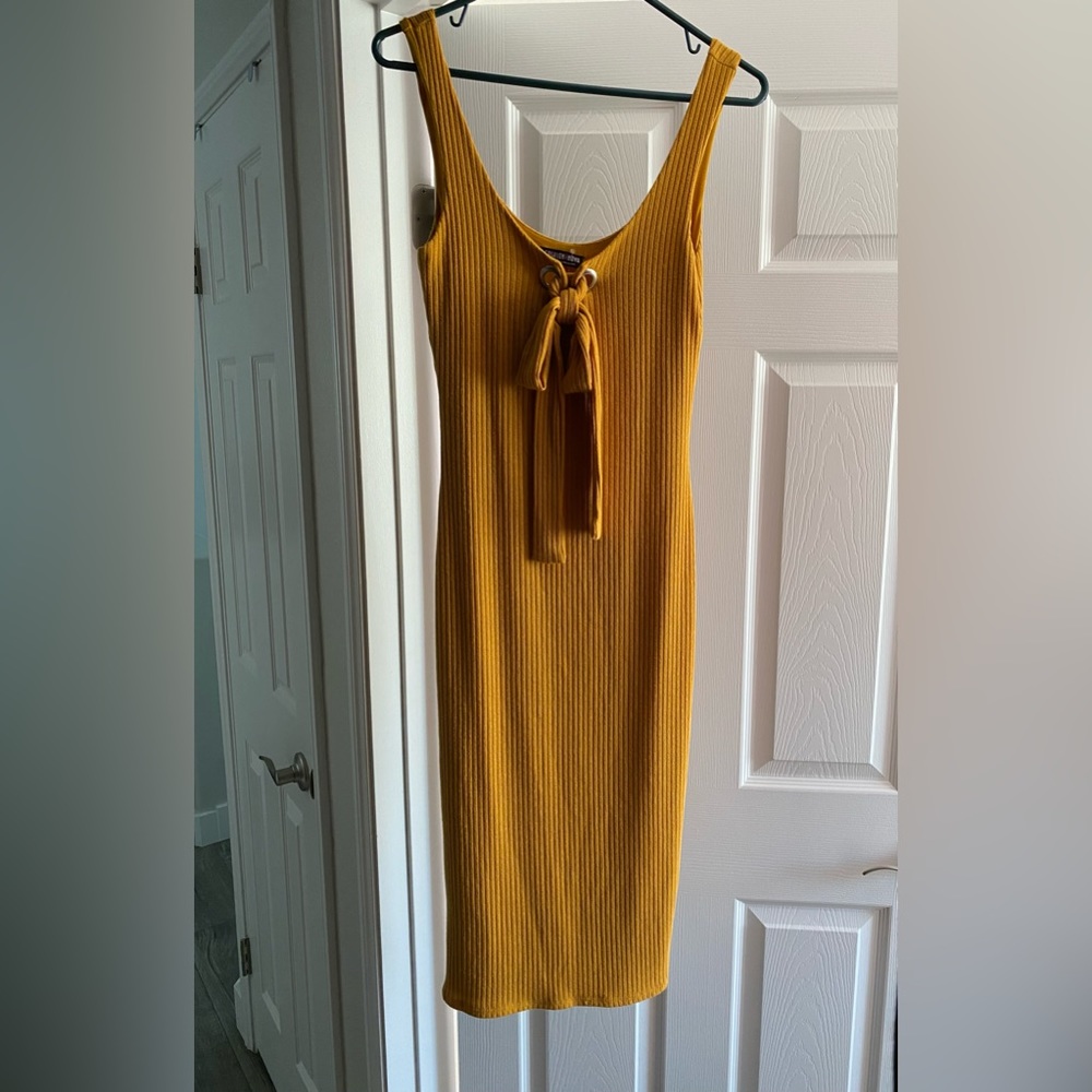 NWOT FashionNova ribbed dress size M, never worn, lined, snag on back bottom.